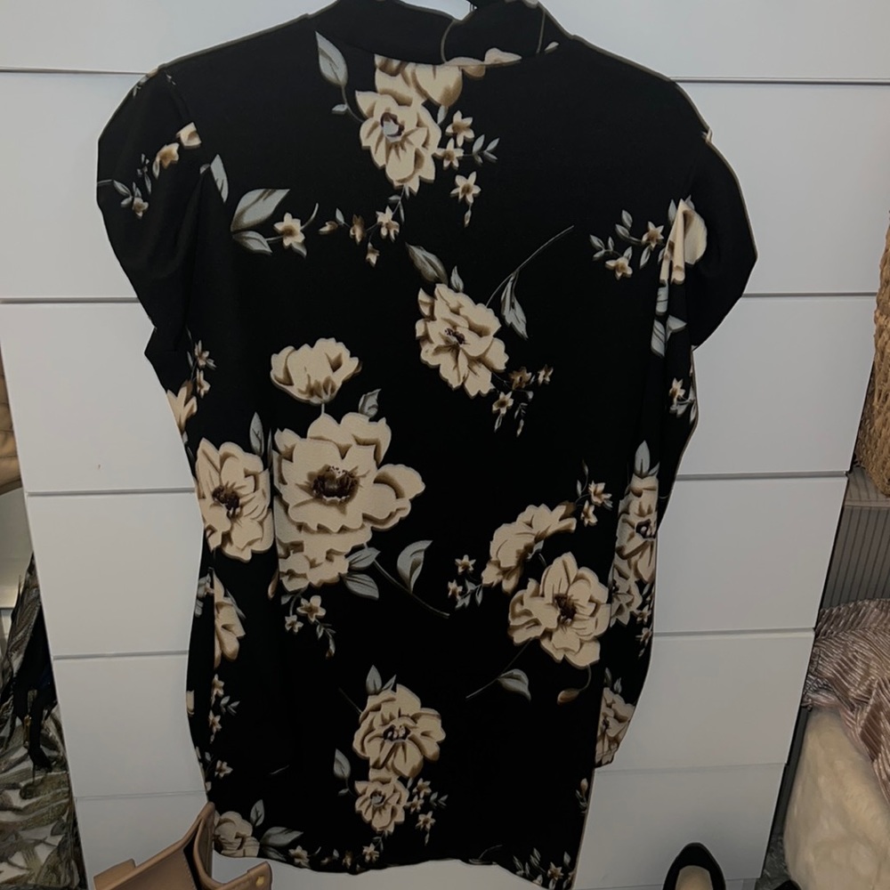 NWOT Black floral, mock neck, bodycon with puffed shoulders sleeves